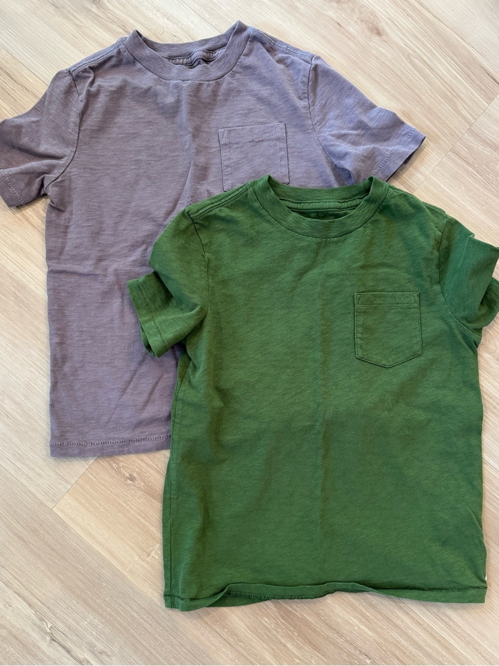 GAP Short-Sleeve Pocket Tees in Green and Gray